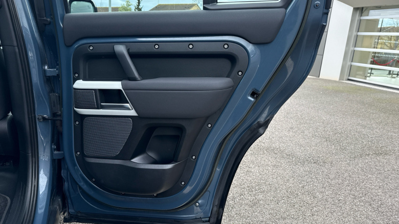 Land Rover Defender 3.0 D250 SE 110 5dr Auto Diesel Estate